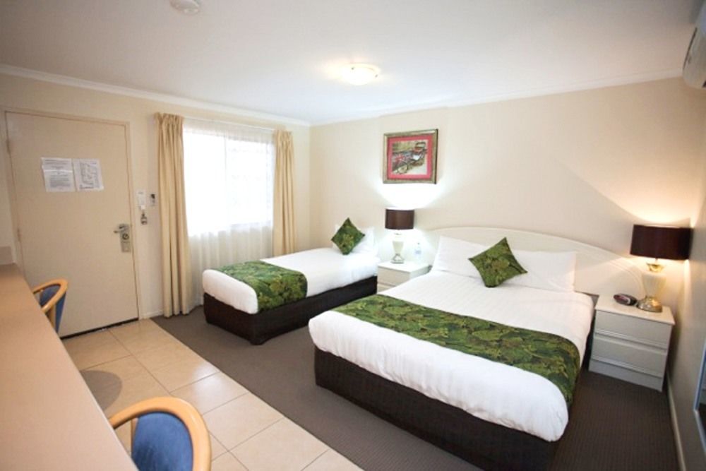 The Palms Motel Чинчила Екстериор снимка